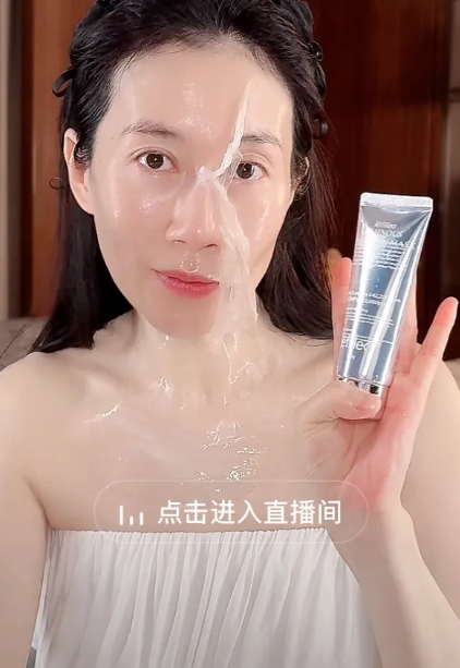 温峥嵘也直播带货了啊！
演员这个行业，有的演员不是不想拍戏，可能是没戏拍吧，为了