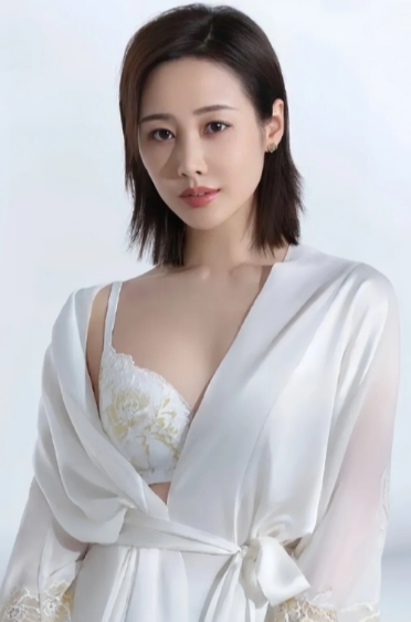 李纯清新脱俗