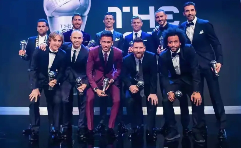 国际足球运动员协会打脸国际足联，符合球迷的心声。
由FIFPRO公布的上赛季男足