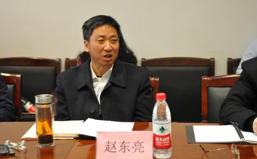 江西一厅官退休一年后被查。据江西省纪委监委消息，南昌市人大常委会原一级巡视员赵东