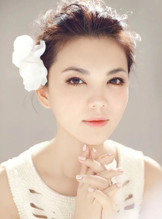 主持人李湘分享了她的职业选择和早期职业生涯：

1. 李湘透露，她曾放弃直接保送