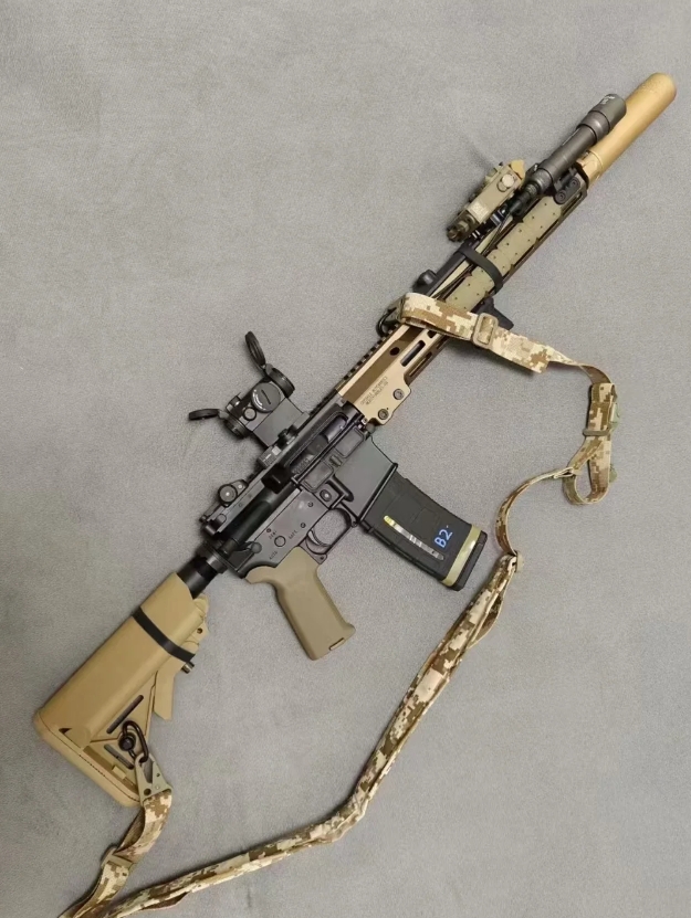 URG-I是美国特种作战司令部（SOCOM）采购的一款上机匣全称Upper Re