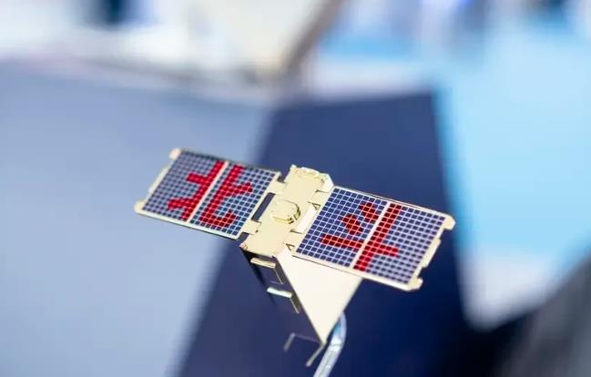 爆料！北斗VS GPS！为啥中国要多放卫星？

美国GPS系统用24颗卫星就能搞