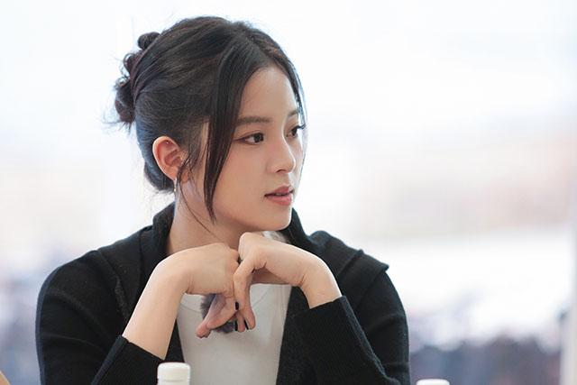 #欧阳娜娜归来仍才23岁#从柯蒂斯到伯克利，中间还在演艺圈站到顶流，欧阳娜娜撇开