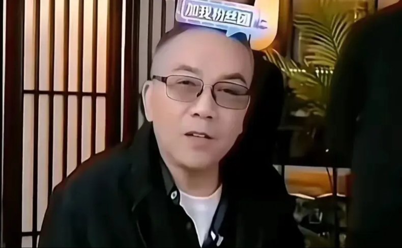 杨老五又一次退步，面对郭德纲，他低调喊话：“不用你出面，管好郑好就行。”这话背后