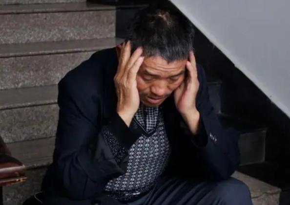 u友们帮我看看这件事情，小李是卖鞋老板，生意难做亏本大甩卖 一双鞋进价是30元他