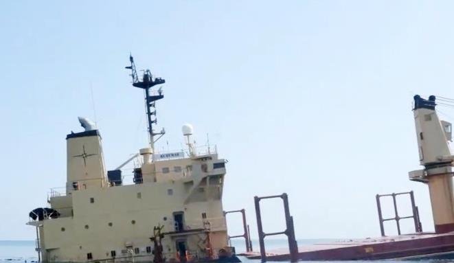 太狠了！近日，在红海击沉英国货轮的同时，也门胡塞武装霸气宣布，从现在开始，只要是