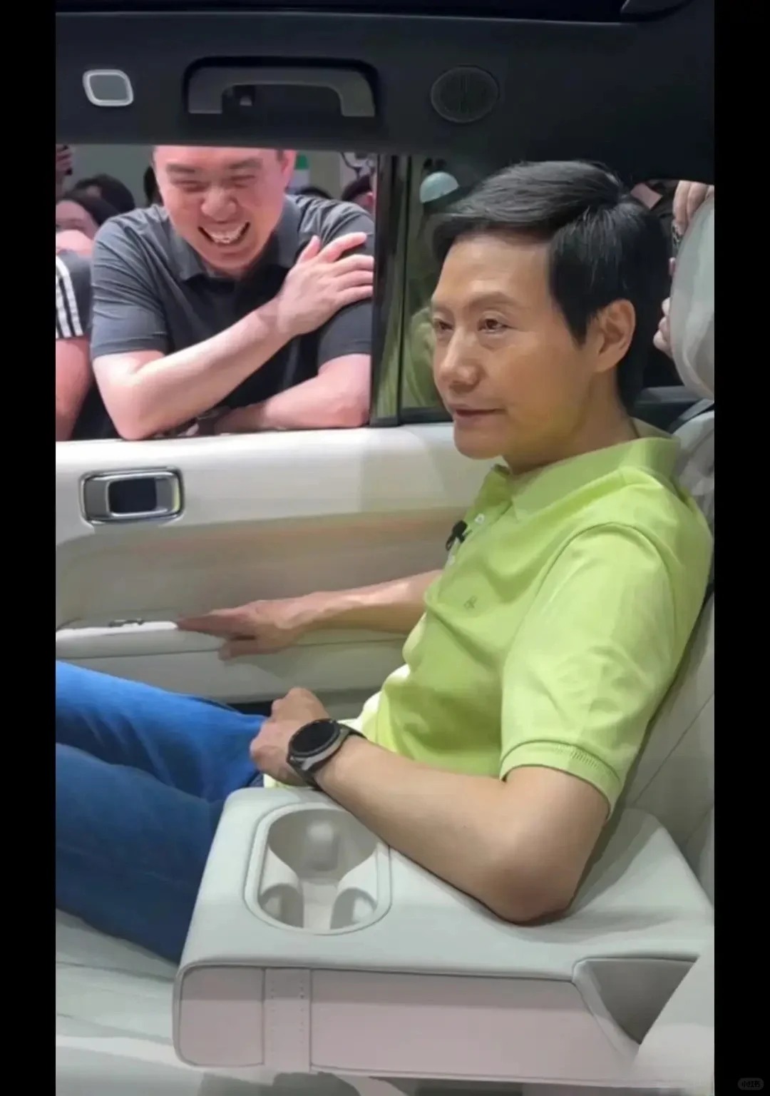 笑死我了，雷军被李想锁车里了
笑死我了，雷军还是低估了李想的不要脸程度。雷军参加