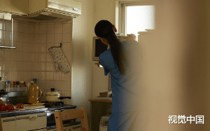 母亲死那天，丈夫陪着白月光见狗的最后一面，我决定离婚了，丈夫却死活不肯离