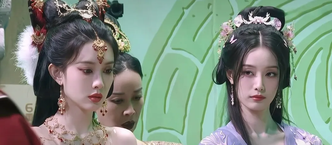 记不住徐艺洋的原因找到了！她美的太完美了 美得太标准了 所以失去特点了， 不知道