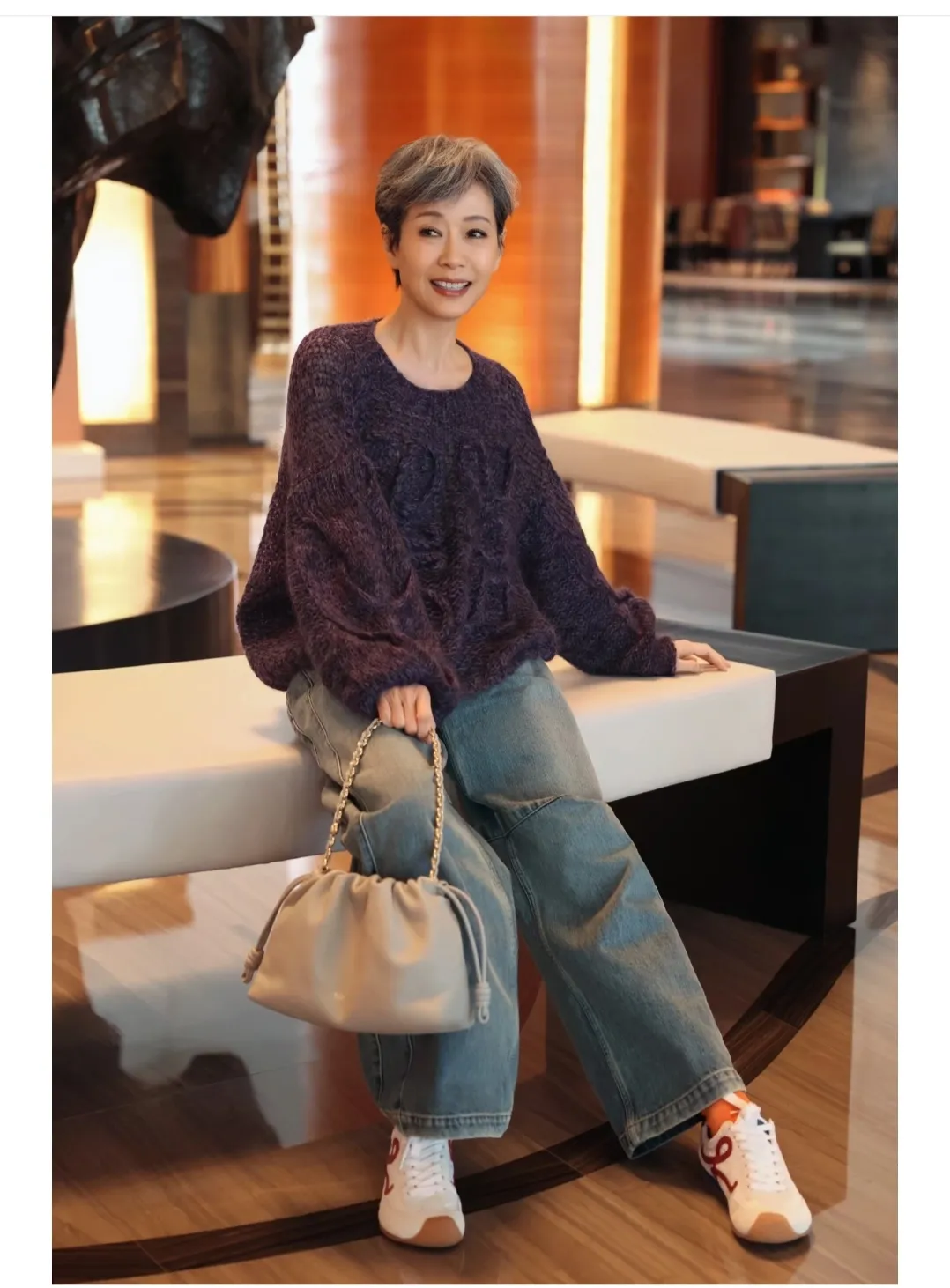 叶童，美丽休闲中夹杂着生活的气息。