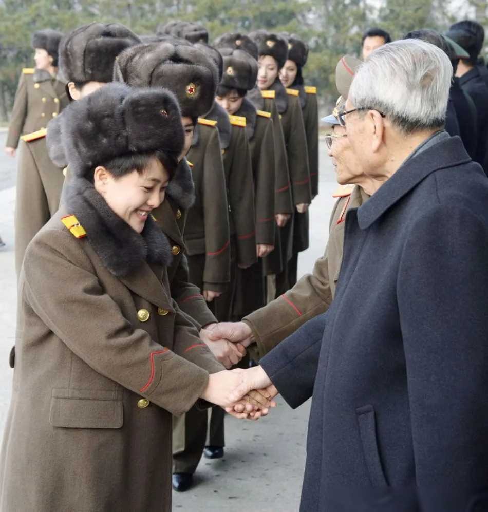 朝鲜女兵不一样的生活 既是军人也是普通人

                  