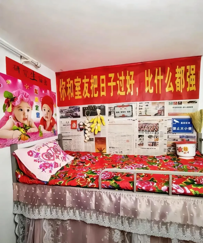 太炸裂了！安徽，有一位年轻女子凭借自己的努力成功考上了研究生，这可把她的母亲高兴