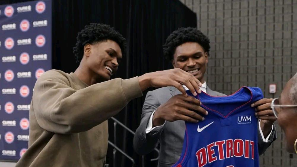 NBA历史选秀顺位最高的双胞胎，兄弟二人各怀鬼胎！