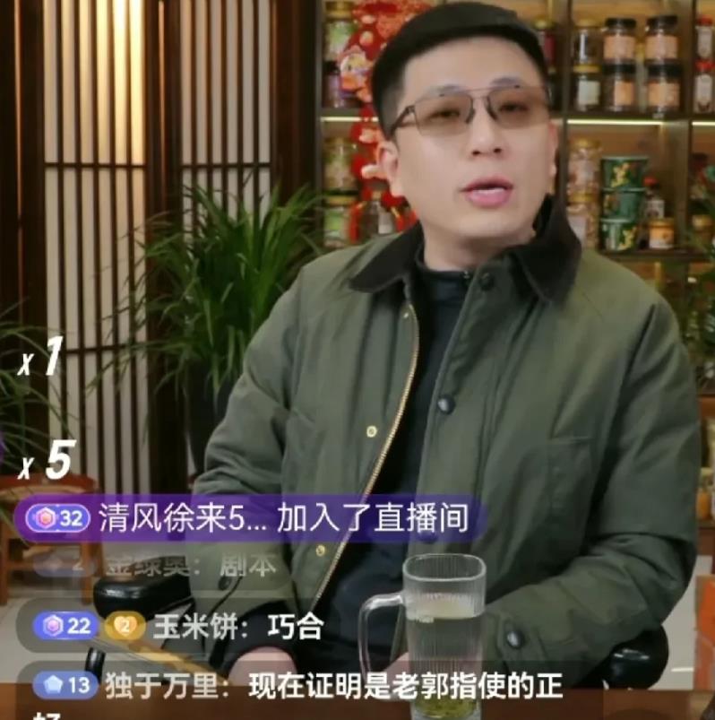 杨议助理说：郭德纲是总导演，最早设计杨议的是梦真。

郭德纲，于今天晚上8点，准