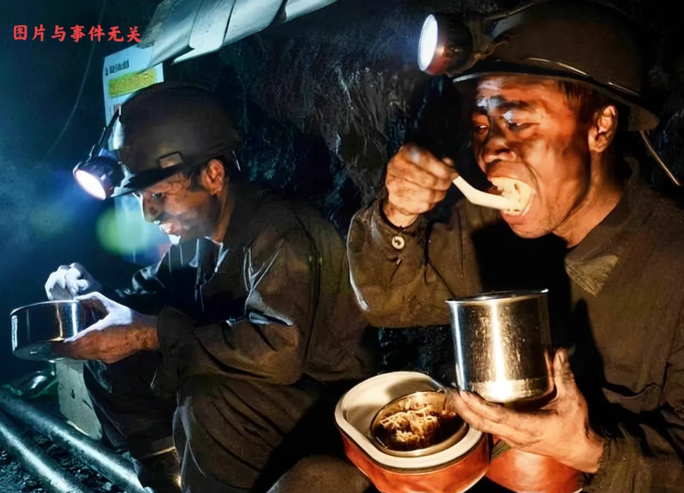 真气的慌！山西一面馆，因为“阴阳价格”的原因，被食顾客举报，现已停业。

所谓的