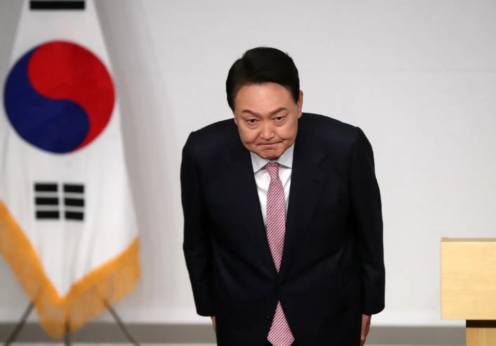重磅消息！韩国总统尹锡悦已经被限制出境。刚刚，韩国法务部门向外界宣布，针对韩国警