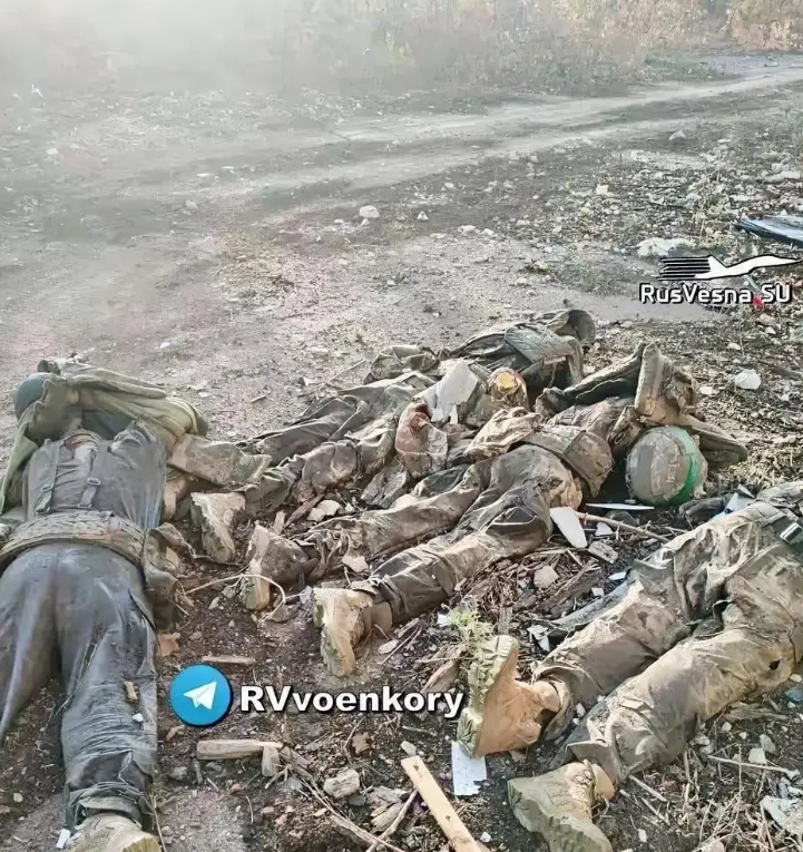 俄军在乌克兰占领区发现了一幕令人不寒而栗的场景

第一，乌克兰士兵的尸体整齐地排