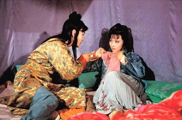 2007年，患了乳腺癌两年多的陈晓旭停止治疗，她决定出家，丈夫也跟着削发为僧，婆