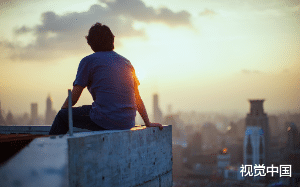 妻子出轨对面公司老总，并联合逼死我，重生后我血眼猩红、手刃仇敌...