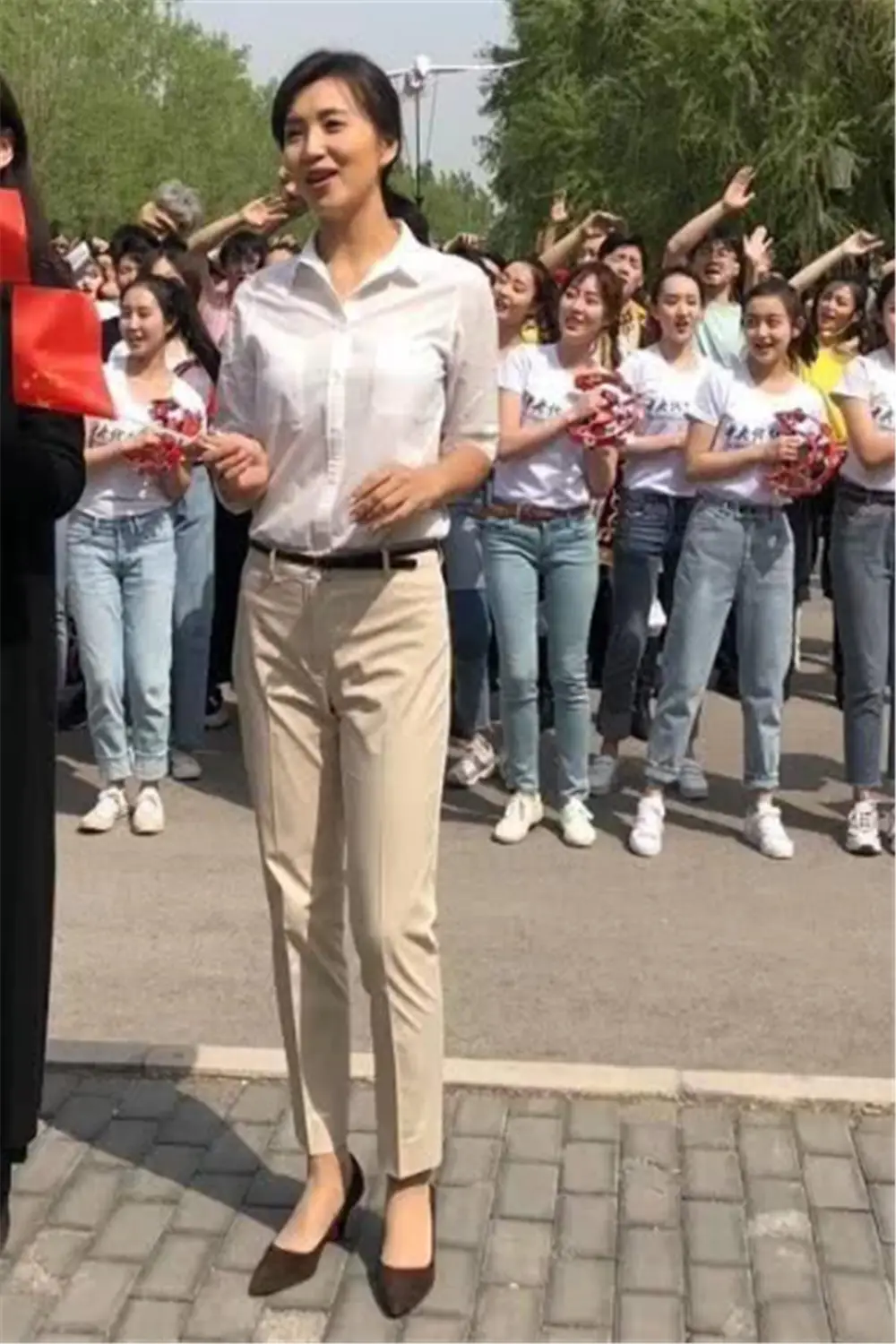 还有人记得她吗？当年我超级迷她，简直是我的梦中女神！
她在中戏是出了名的美女，能
