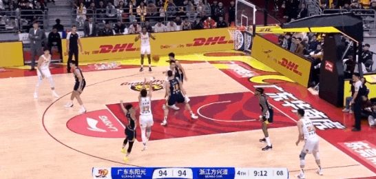 徐杰和孙铭徽，谁是本赛季第一控卫呢？

1、个人数据

徐杰场均出战37.4分钟