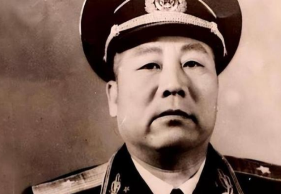 1945年日本投降以后，留在东北的武器和军工厂均被苏联控制。根据《雅尔塔协定》的