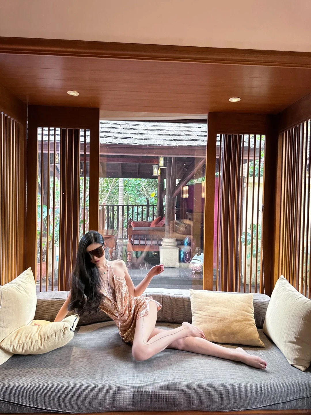 在西双版纳扭成麻花