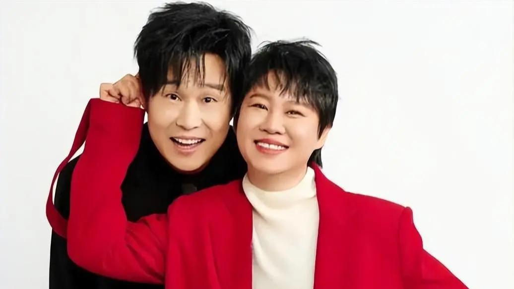 小沈阳晒全家福为妻子庆生！母女甜蜜亲吻，女儿穿露腰装好惊艳