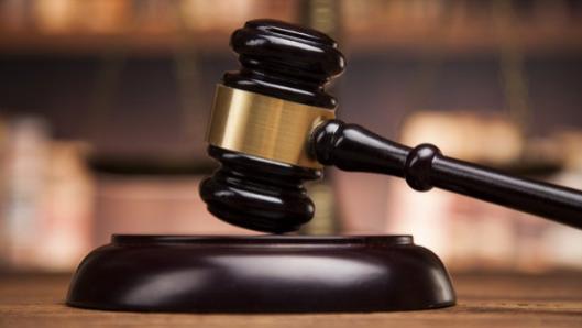 （重大责任事故罪）  司机发生重大交通事故，公司老总因疏于管理获刑