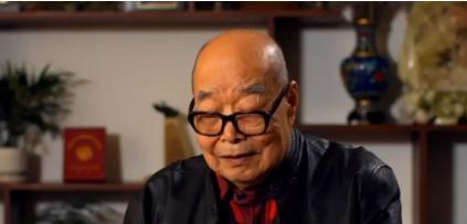 抗美援朝英雄归，偶遇老爹不相识，原来儿已改名换姓