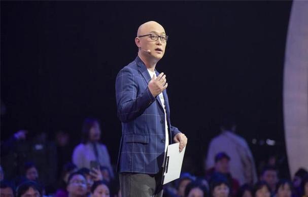 孟非是一位多才多艺、备受尊敬的主持人