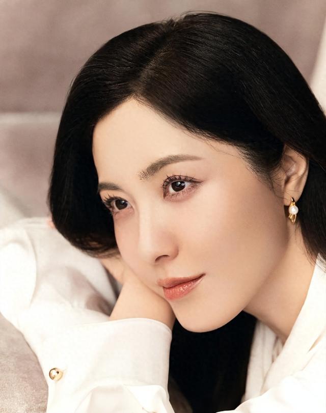 她是“两百年一遇”的美人,曾靠美貌征服3个影帝,如今仍然未婚(两百年的孤独)-第1张图片-九妖电影 她是“两百年一遇”的美人,曾靠美貌征服3个影帝,如今仍然未婚(两百年的孤独)-第1张图片-九妖电影