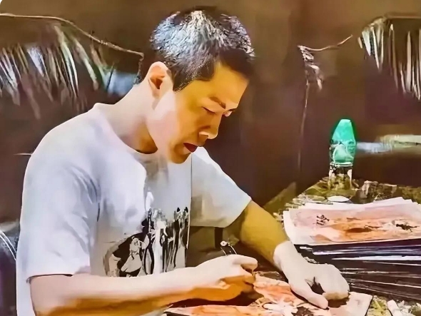 饺子导演闭关没动静
饺子导演闭关了，周星驰想模仿哪吒见他没回应，130多亿票房庆