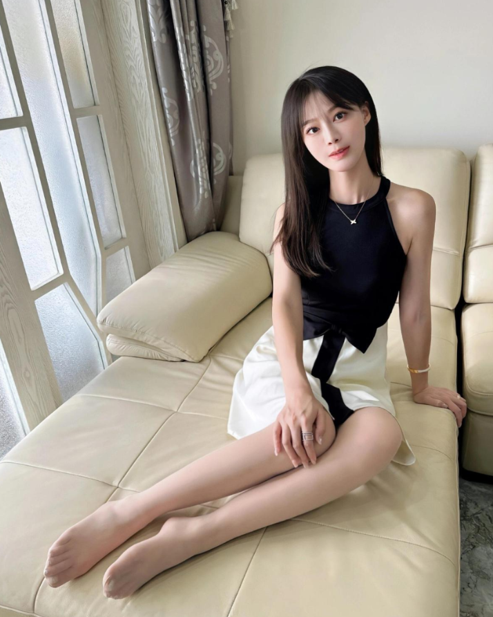 居家穿白丝，袜尖透明～ 