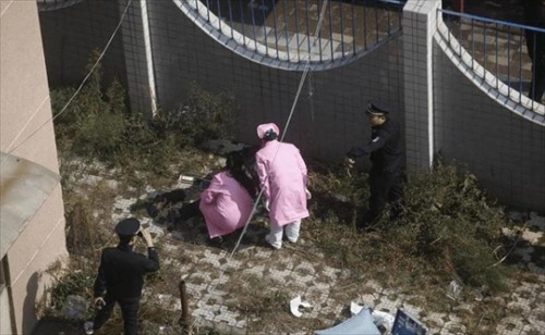 浴室惊现离奇命案：女子“猝死”背后的恐怖真相