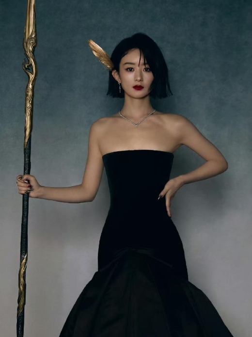 赵丽颖星光大赏手握权杖，真正的女王，整个娱乐圈，除了佟丽娅，再没人可以比拟了吧