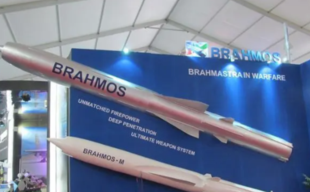 印度卖给菲律宾3套反舰导弹，菲律宾顿时有了底气，不仅不把中国3艘航母放在眼里，还