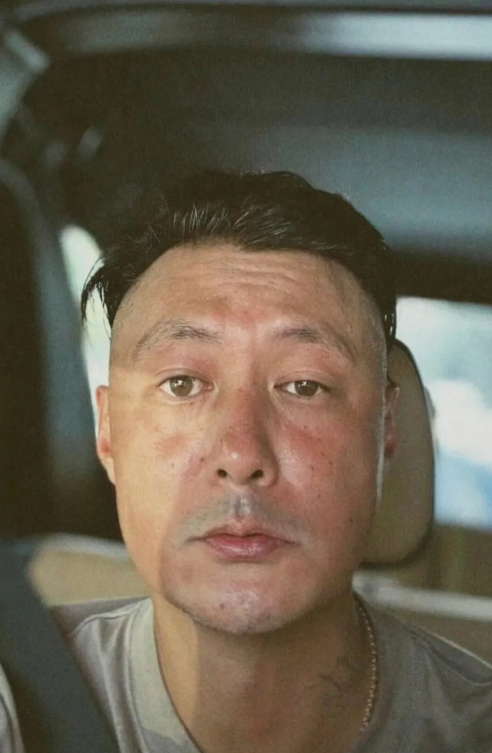 港圈男神，突变老大爷，令人难以置信！
他当年可是比陈冠希还要帅气一万倍，属于痞帅