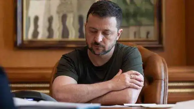 泽连斯基签署新法律，外籍人士可担任乌军军官。乌克兰总统泽连斯基签署了一项具有里程