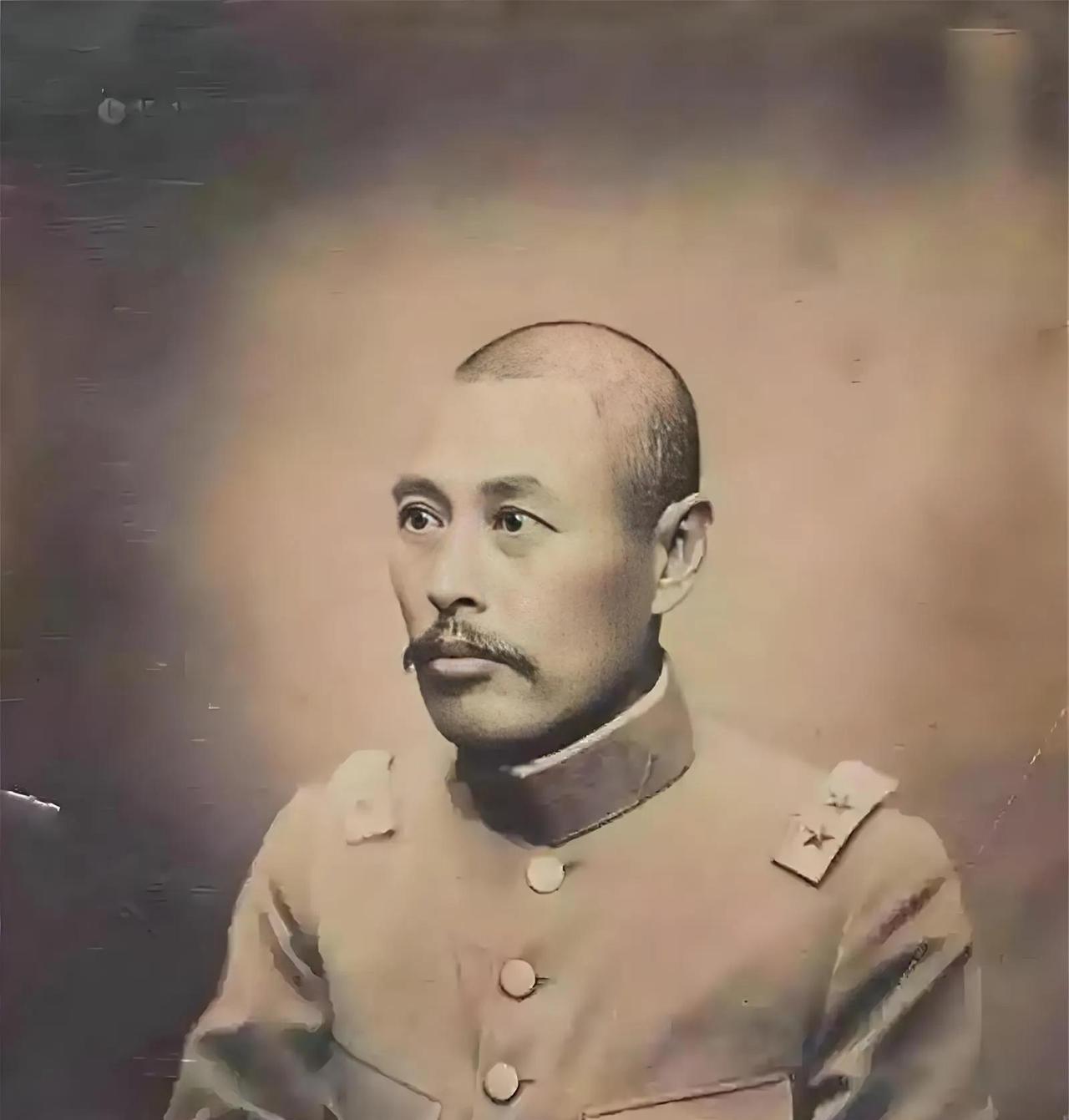 1907年，趁儿媳回了娘家，吴佩孚的母亲把干女儿带到儿子房间，说：“你今晚就和佩