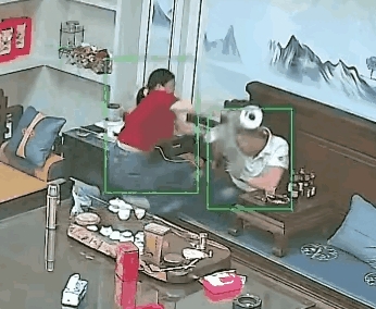那位狠心用开水冲浇丈夫的妻子竟何种仇恨，让妻子对丈夫下此毒手？原来，这位妻子是个