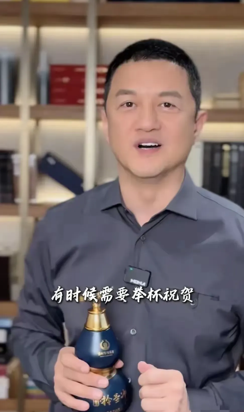 李亚鹏搞情怀卖白酒，一瓶988，销量为零，人缘和资源都是顶尖的!

虽然投资上屡