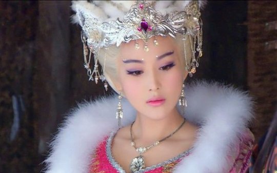 我召唤出神兽千年蛇，母亲却认为我偷了天才妹妹的神兽，将她召出的孱弱兔子和我交换