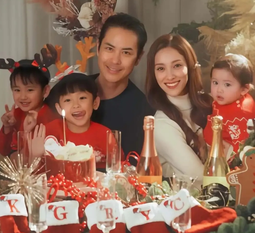 郑嘉颖高调晒娃，三儿子继承优良基因