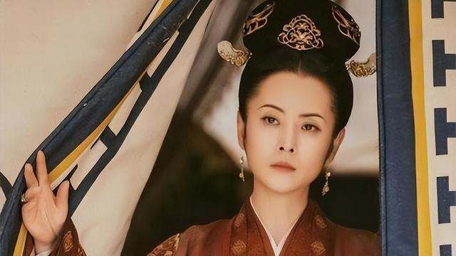 曾被骂同性恋的她，41岁结婚生子却与丈夫对簿公堂，现在过得如何