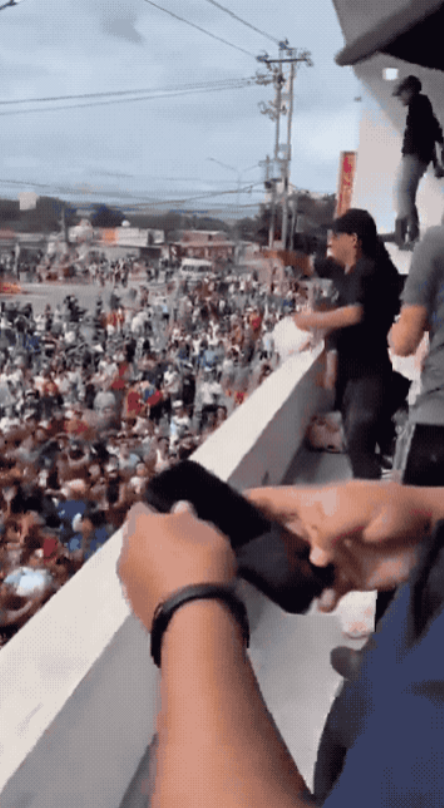 委内瑞拉选举又出乱子：一家面包店免费给马杜罗的反对者派发三明治！美国宣布不承认委