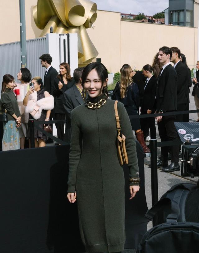 当40岁唐嫣和42岁宋慧乔同框，才发现，婚姻幸福才是女人最好保养（唐嫣对a）-第2张图片-九妖电影