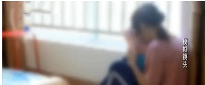 河南周口，14岁女孩与21岁男子恋爱后，开始同居。期间女孩多次流产，男方到女方家