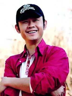 2004年，张艺谋邀请刀郎在电影首映礼上献唱，刀郎说：“我是草根歌手，不能给你丢